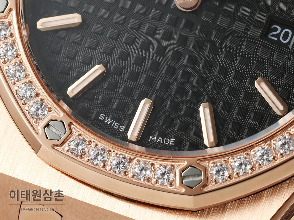 오데마피게 로열오크 스와로브스키 베젤 그랑 타피스리 쿼츠 33mm 67651OR 블랙 다이얼 로즈골드 브레이슬릿