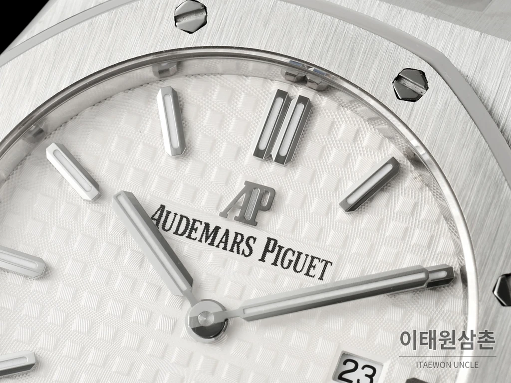 오데마피게 로열오크 스와로브스키 베젤 그랑 타피스리 쿼츠 33mm 67651OR 화이트 다이얼 스틸 브레이슬릿