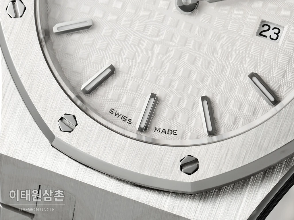 오데마피게 로열오크 스와로브스키 베젤 그랑 타피스리 쿼츠 33mm 67651OR 화이트 다이얼 스틸 브레이슬릿