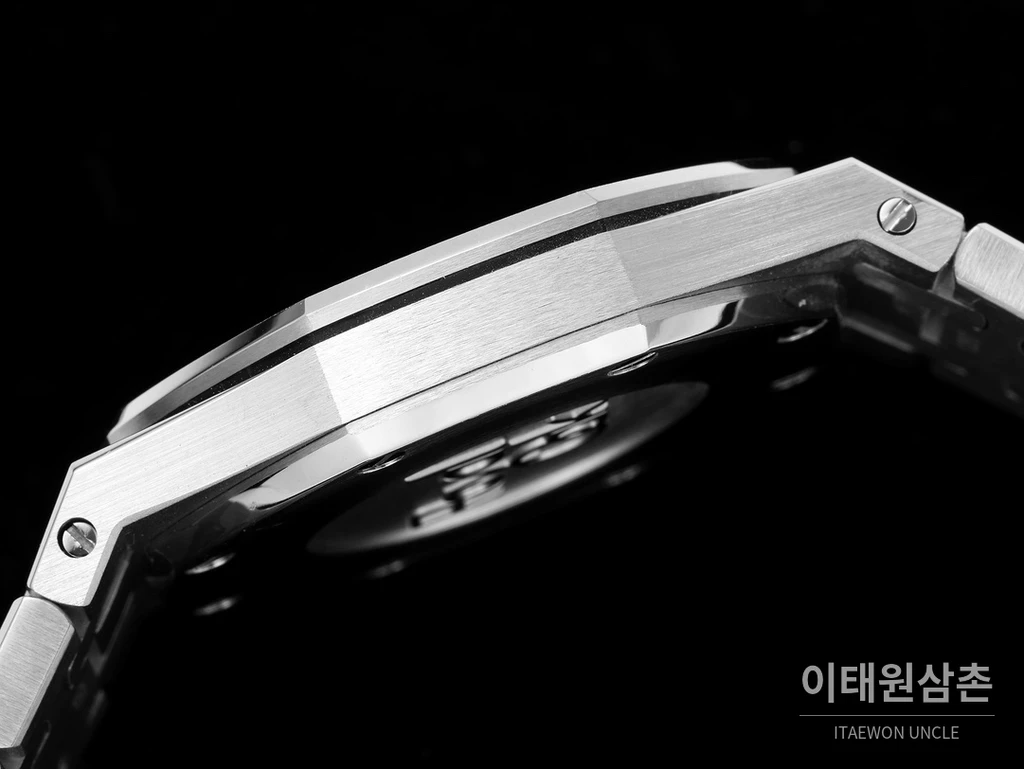 오데마피게 로열오크 스와로브스키 베젤 그랑 타피스리 쿼츠 33mm 67651OR 화이트 다이얼 스틸 브레이슬릿