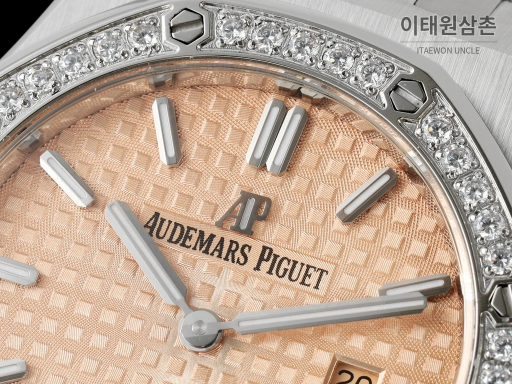 오데마피게 로열오크 스와로브스키 베젤 그랑 타피스리 쿼츠 33mm 67651OR 샴페인 다이얼 스틸 브레이슬릿 (2)