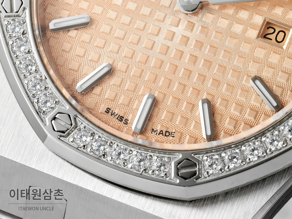 오데마피게 로열오크 스와로브스키 베젤 그랑 타피스리 쿼츠 33mm 67651OR 샴페인 다이얼 스틸 브레이슬릿 (2)