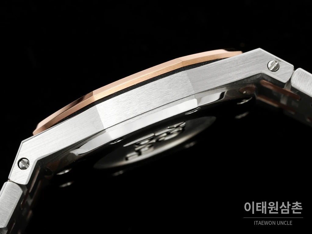 오데마피게 로열오크 스와로브스키 베젤 그랑 타피스리 쿼츠 33mm 67651OR 화이트 다이얼 투톤 브레이슬릿