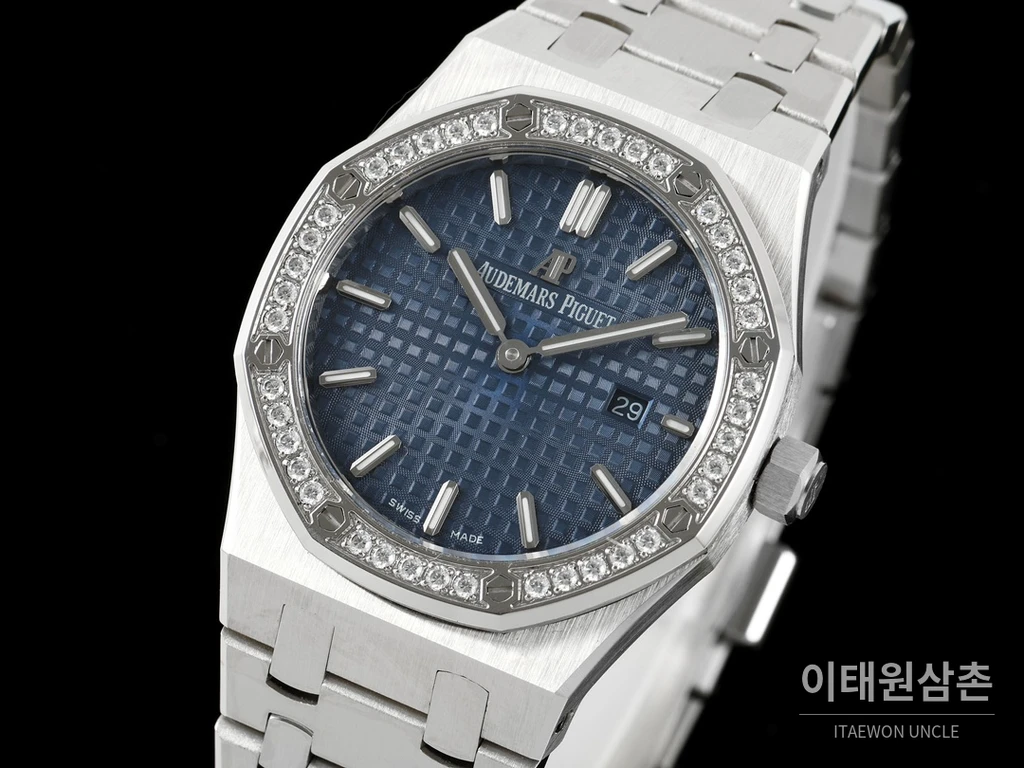 오데마피게 로열오크 스와로브스키 베젤 그랑 타피스리 쿼츠 33mm 67651OR 블루 다이얼 스틸 브레이슬릿 (2)