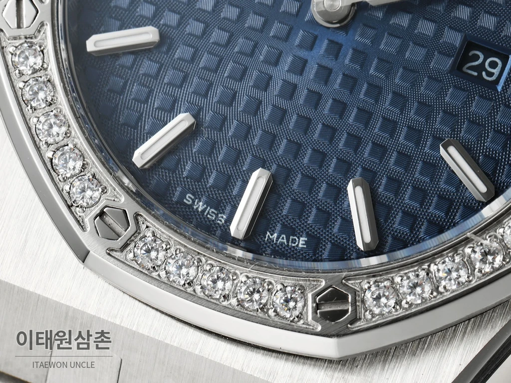 오데마피게 로열오크 스와로브스키 베젤 그랑 타피스리 쿼츠 33mm 67651OR 블루 다이얼 스틸 브레이슬릿 (2)