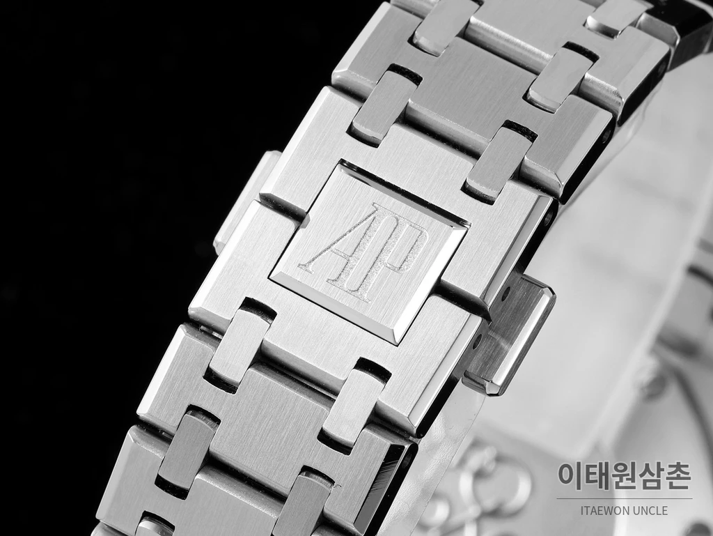 오데마피게 로열오크 스와로브스키 베젤 그랑 타피스리 쿼츠 33mm 67651OR 블루 다이얼 스틸 브레이슬릿 (2)