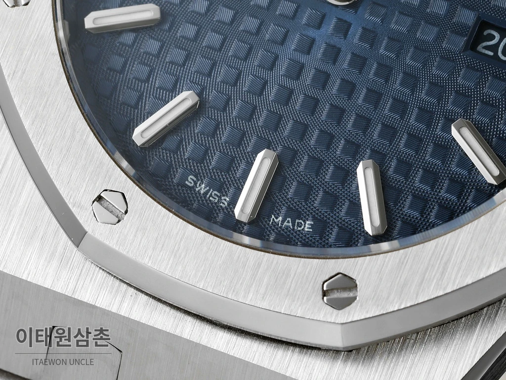 오데마피게 로열오크 스와로브스키 베젤 그랑 타피스리 쿼츠 33mm 67651OR 블루 다이얼 스틸 브레이슬릿