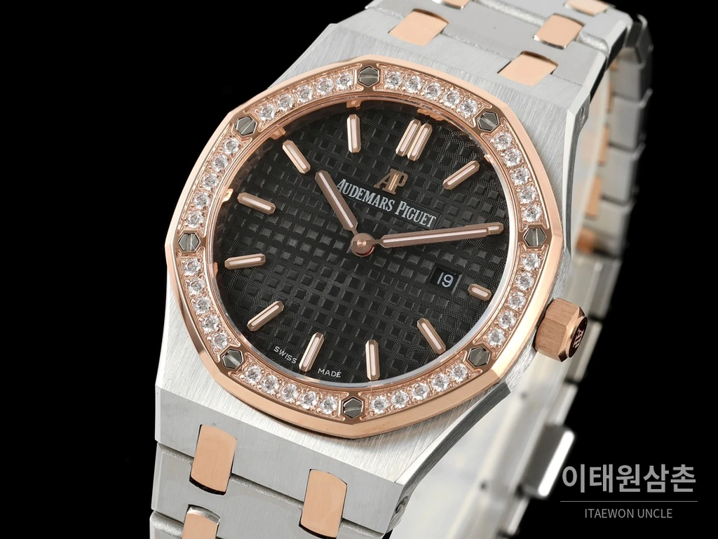 오데마피게 로열오크 스와로브스키 베젤 그랑 타피스리 쿼츠 33mm 67651OR 블랙 다이얼 투톤 브레이슬릿