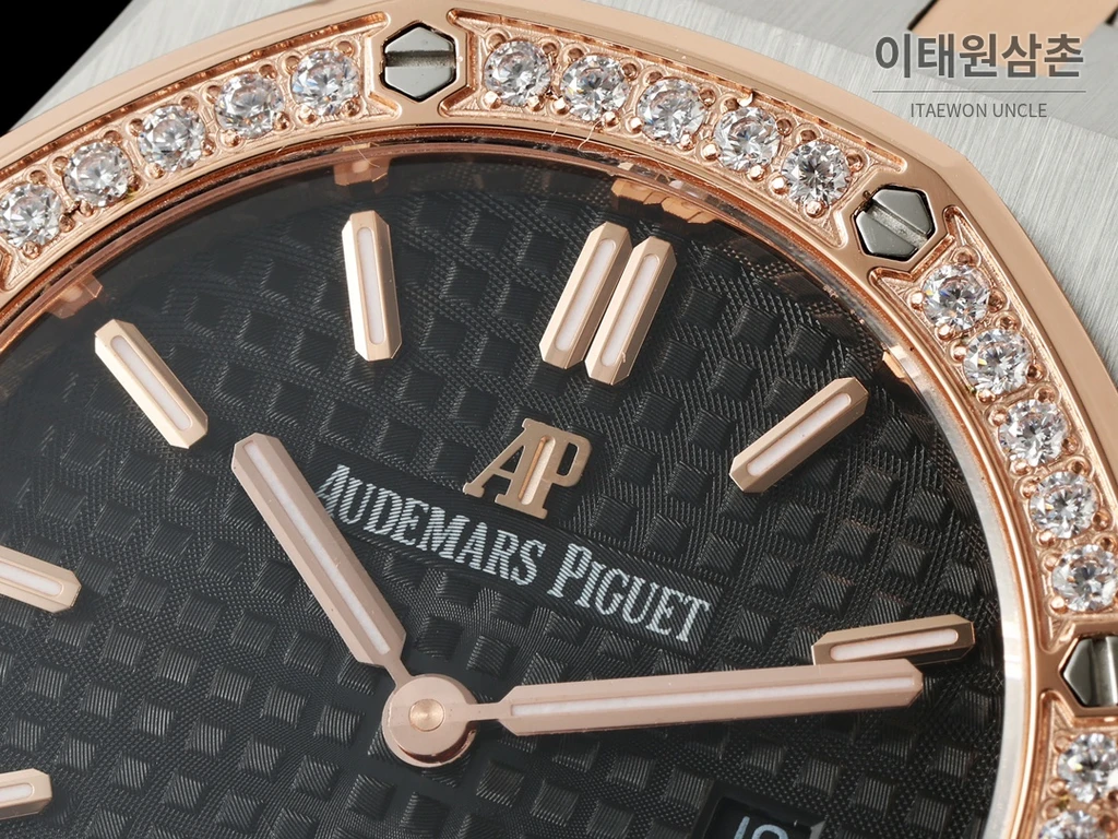 오데마피게 로열오크 스와로브스키 베젤 그랑 타피스리 쿼츠 33mm 67651OR 블랙 다이얼 투톤 브레이슬릿