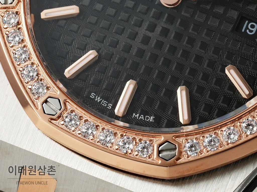 오데마피게 로열오크 스와로브스키 베젤 그랑 타피스리 쿼츠 33mm 67651OR 블랙 다이얼 투톤 브레이슬릿