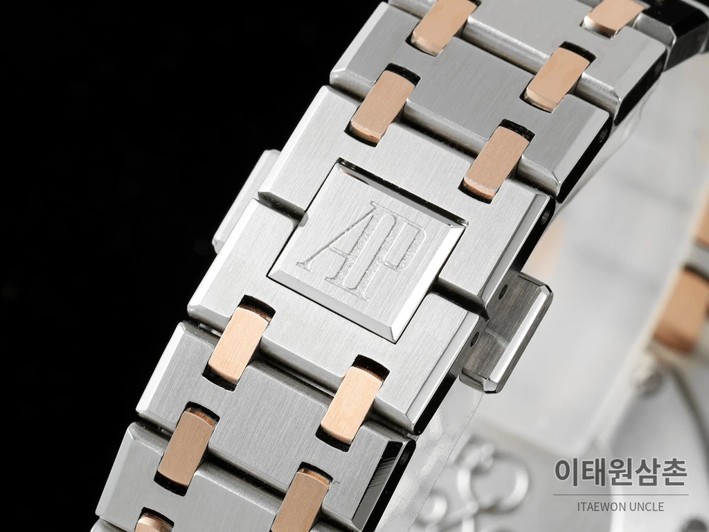 오데마피게 로열오크 스와로브스키 베젤 그랑 타피스리 쿼츠 33mm 67651OR 블랙 다이얼 투톤 브레이슬릿