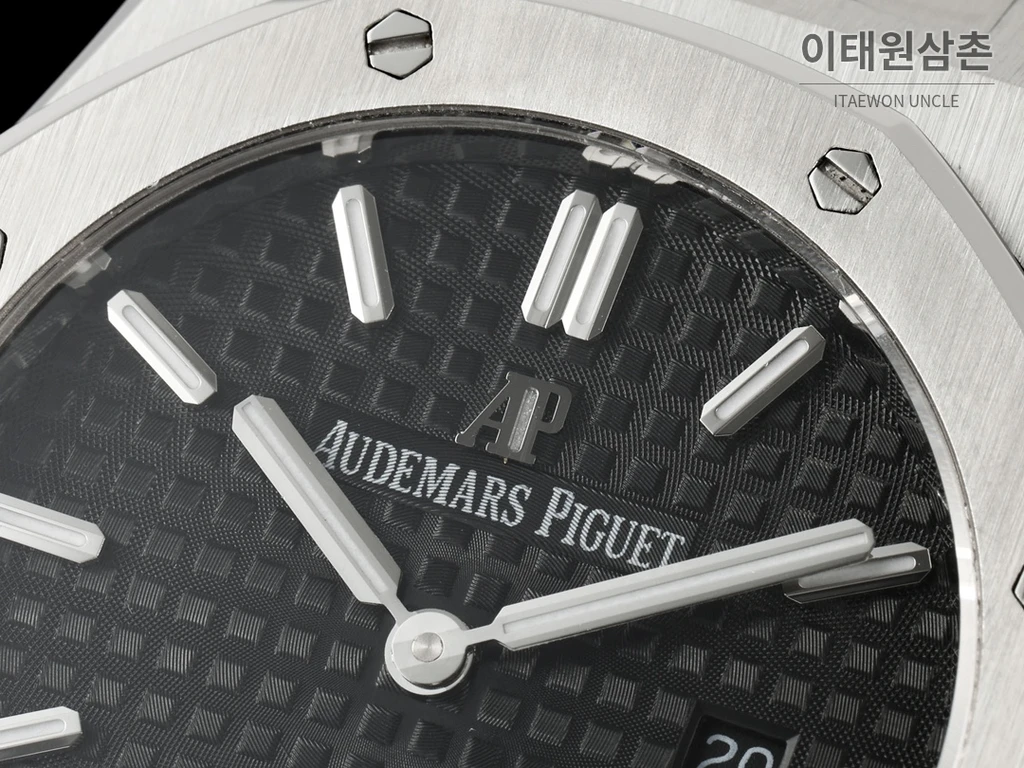 오데마피게 로열오크 스와로브스키 베젤 그랑 타피스리 쿼츠 33mm 67651OR 블랙 다이얼 스틸 브레이슬릿