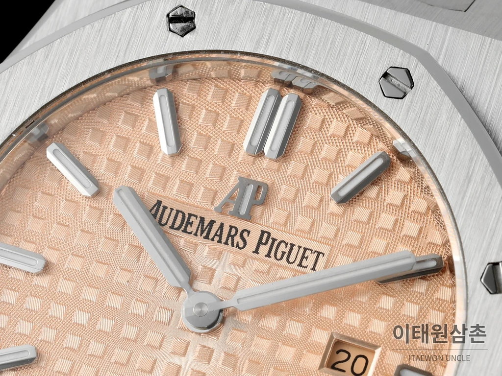 오데마피게 로열오크 스와로브스키 베젤 그랑 타피스리 쿼츠 33mm 67651OR 샴페인 다이얼 스틸 브레이슬릿