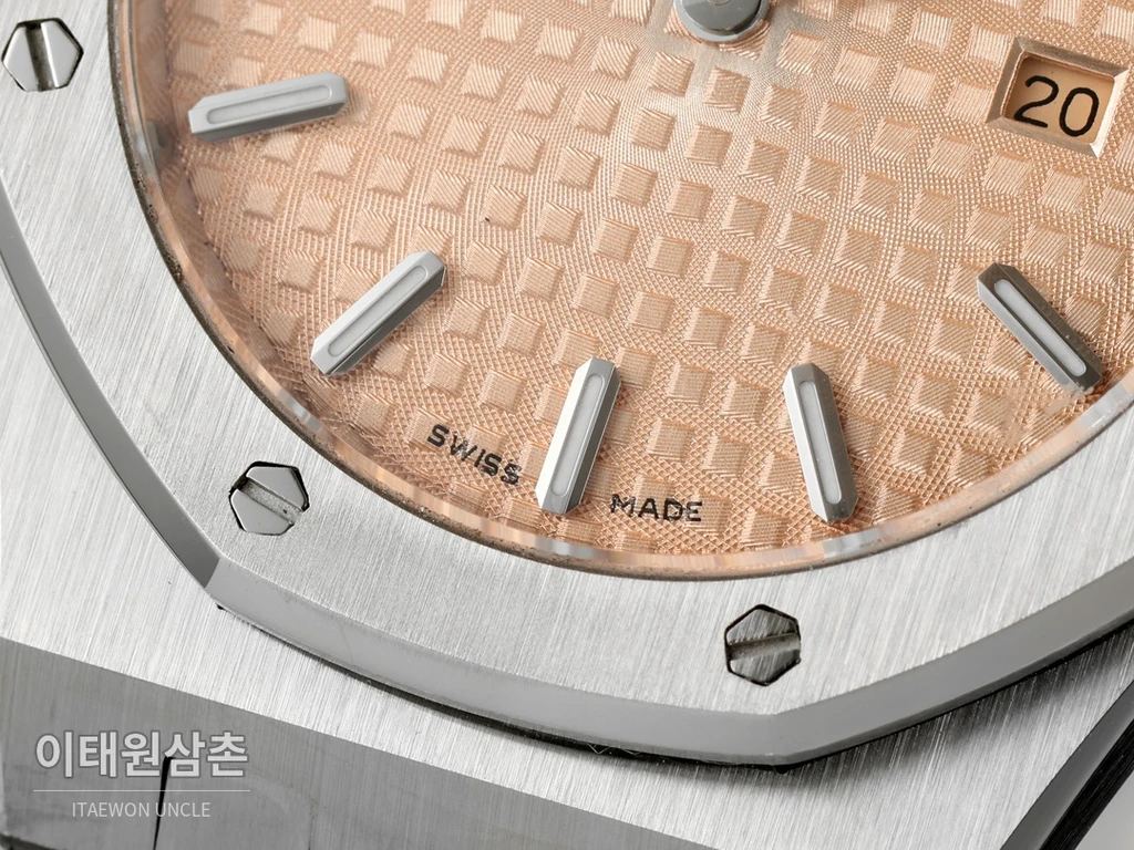 오데마피게 로열오크 스와로브스키 베젤 그랑 타피스리 쿼츠 33mm 67651OR 샴페인 다이얼 스틸 브레이슬릿