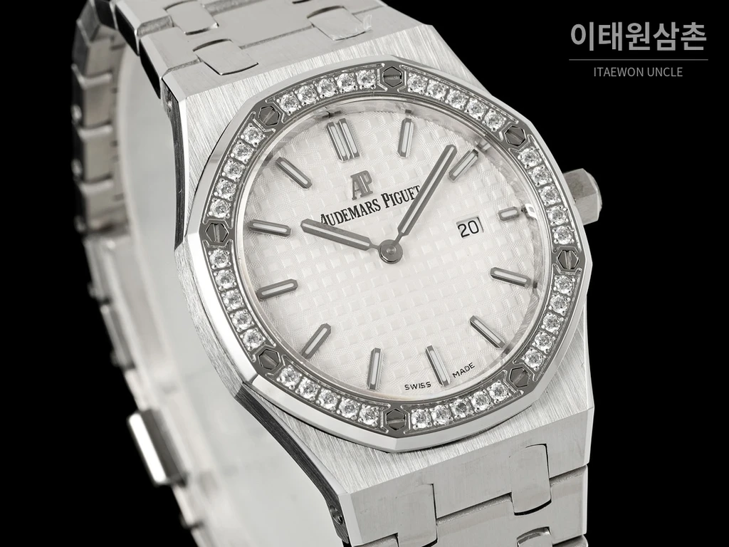 오데마피게 로열오크 스와로브스키 베젤 그랑 타피스리 쿼츠 33mm 67651OR 화이트 다이얼 스틸 브레이슬릿 (2)