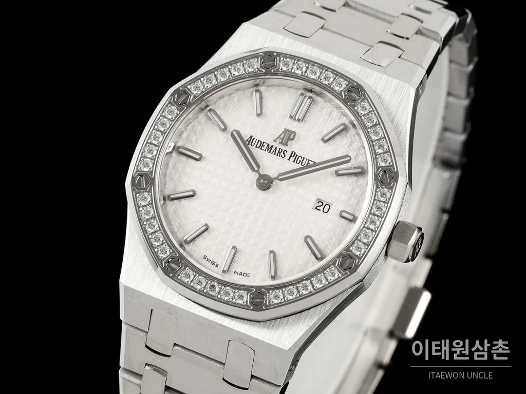 오데마피게 로열오크 스와로브스키 베젤 그랑 타피스리 쿼츠 33mm 67651OR 화이트 다이얼 스틸 브레이슬릿 (2)