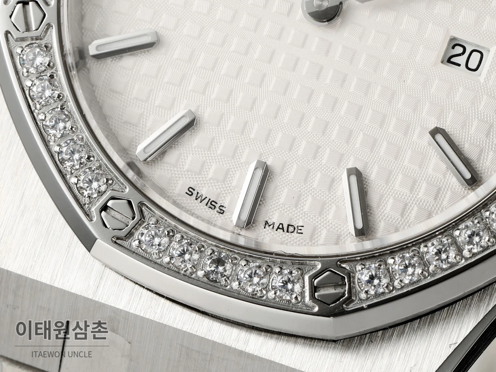 오데마피게 로열오크 스와로브스키 베젤 그랑 타피스리 쿼츠 33mm 67651OR 화이트 다이얼 스틸 브레이슬릿 (2)