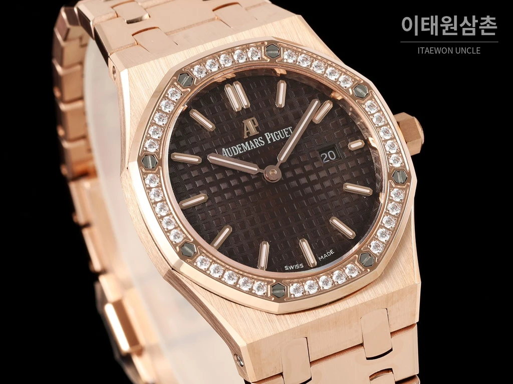오데마피게 로열오크 스와로브스키 베젤 그랑 타피스리 쿼츠 33mm 67651OR 블랙 다이얼 로즈골드 브레이슬릿 (3)