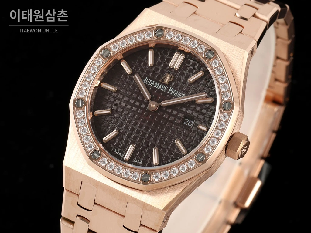 오데마피게 로열오크 스와로브스키 베젤 그랑 타피스리 쿼츠 33mm 67651OR 블랙 다이얼 로즈골드 브레이슬릿 (3)