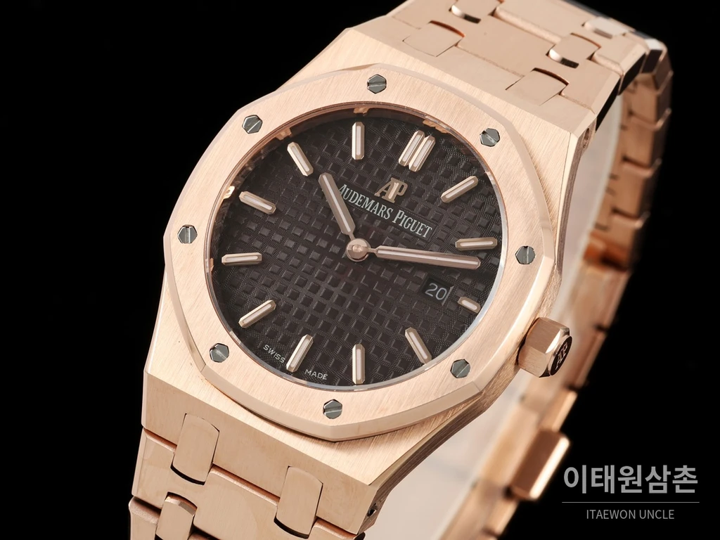 오데마피게 로열오크 스와로브스키 베젤 그랑 타피스리 쿼츠 33mm 67651OR 블랙 다이얼 로즈골드 브레이슬릿 (4)