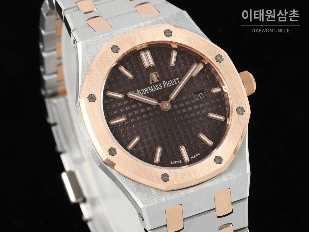 오데마피게 로열오크 스와로브스키 베젤 그랑 타피스리 쿼츠 33mm 67651OR 블랙 다이얼 투톤 브레이슬릿 (3)