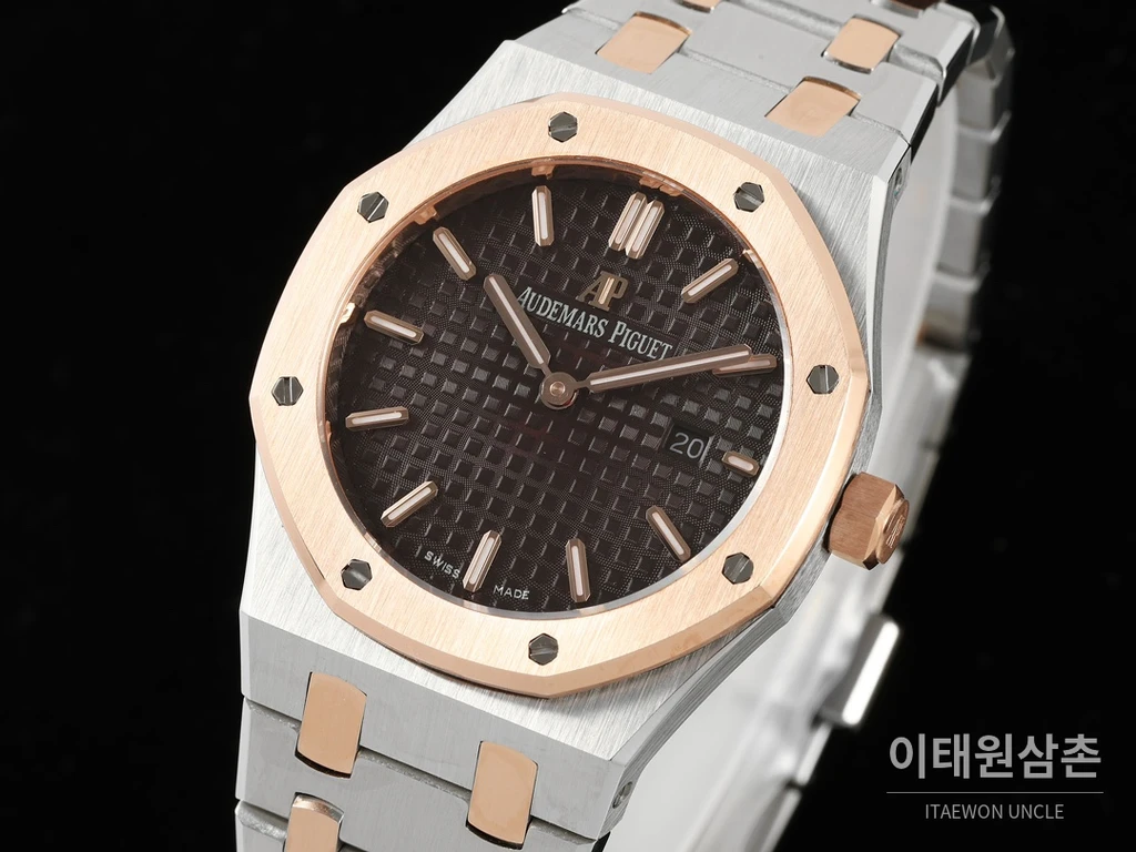 오데마피게 로열오크 스와로브스키 베젤 그랑 타피스리 쿼츠 33mm 67651OR 블랙 다이얼 투톤 브레이슬릿 (3)