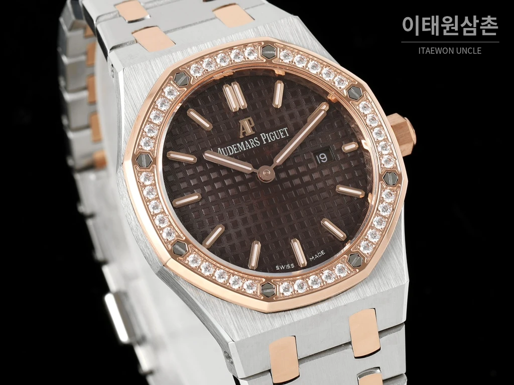 오데마피게 로열오크 스와로브스키 베젤 그랑 타피스리 쿼츠 33mm 67651OR 브라운 다이얼 투톤 브레이슬릿