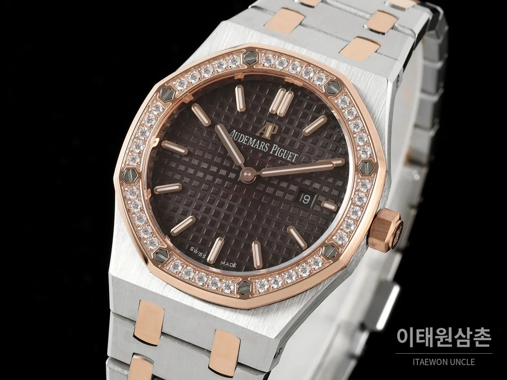 오데마피게 로열오크 스와로브스키 베젤 그랑 타피스리 쿼츠 33mm 67651OR 브라운 다이얼 투톤 브레이슬릿