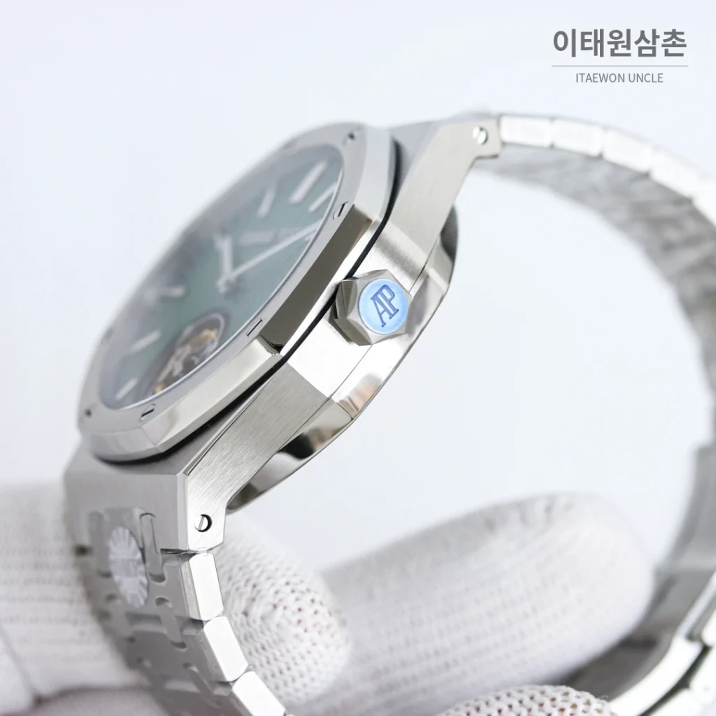 오데마피게 로열오크 투르비용 오토매틱 블루 다이얼 (2)