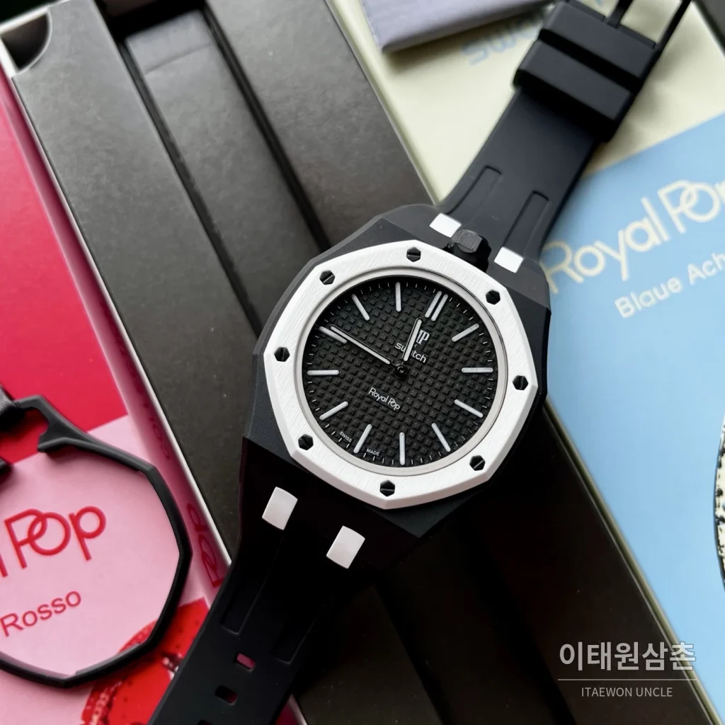 오데마피게 스와치 로열 팝 스타일 바이오세라믹 쿼츠 42mm 탄 블랙 다이얼 블랙 러버 스트랩