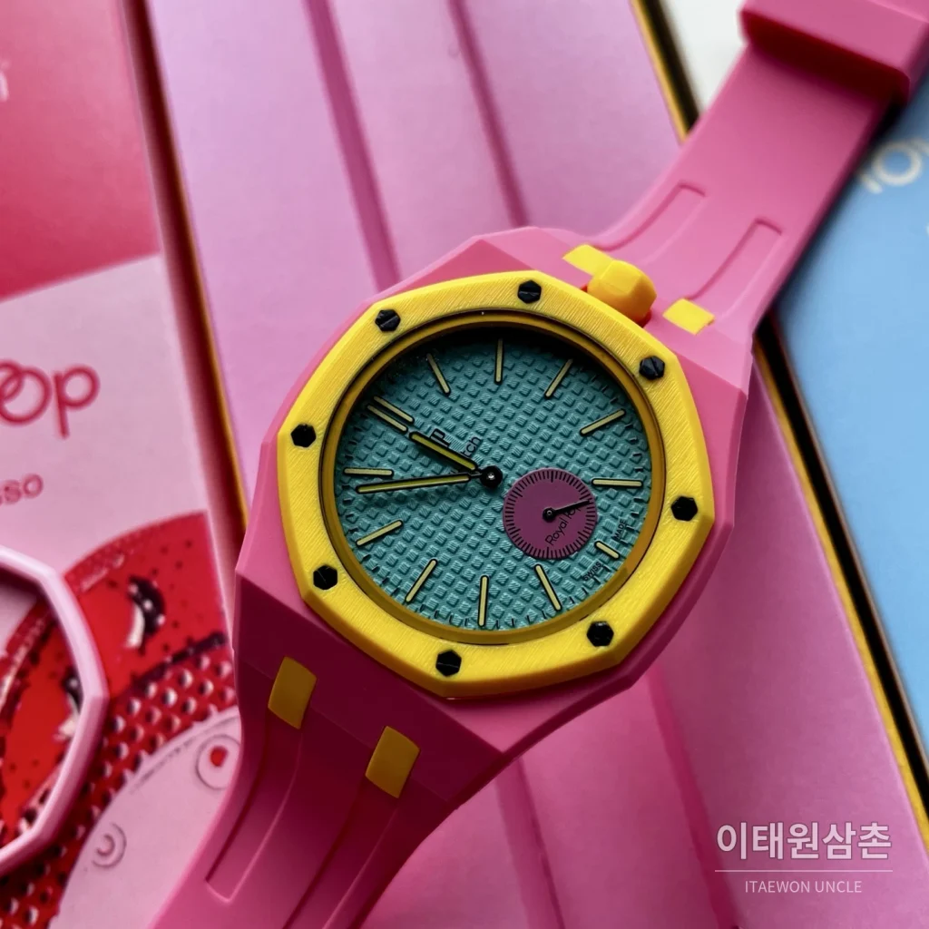 오데마피게 스와치 로열 팝 스타일 바이오세라믹 쿼츠 42mm 탄 민트 다이얼 핑크 러버 스트랩
