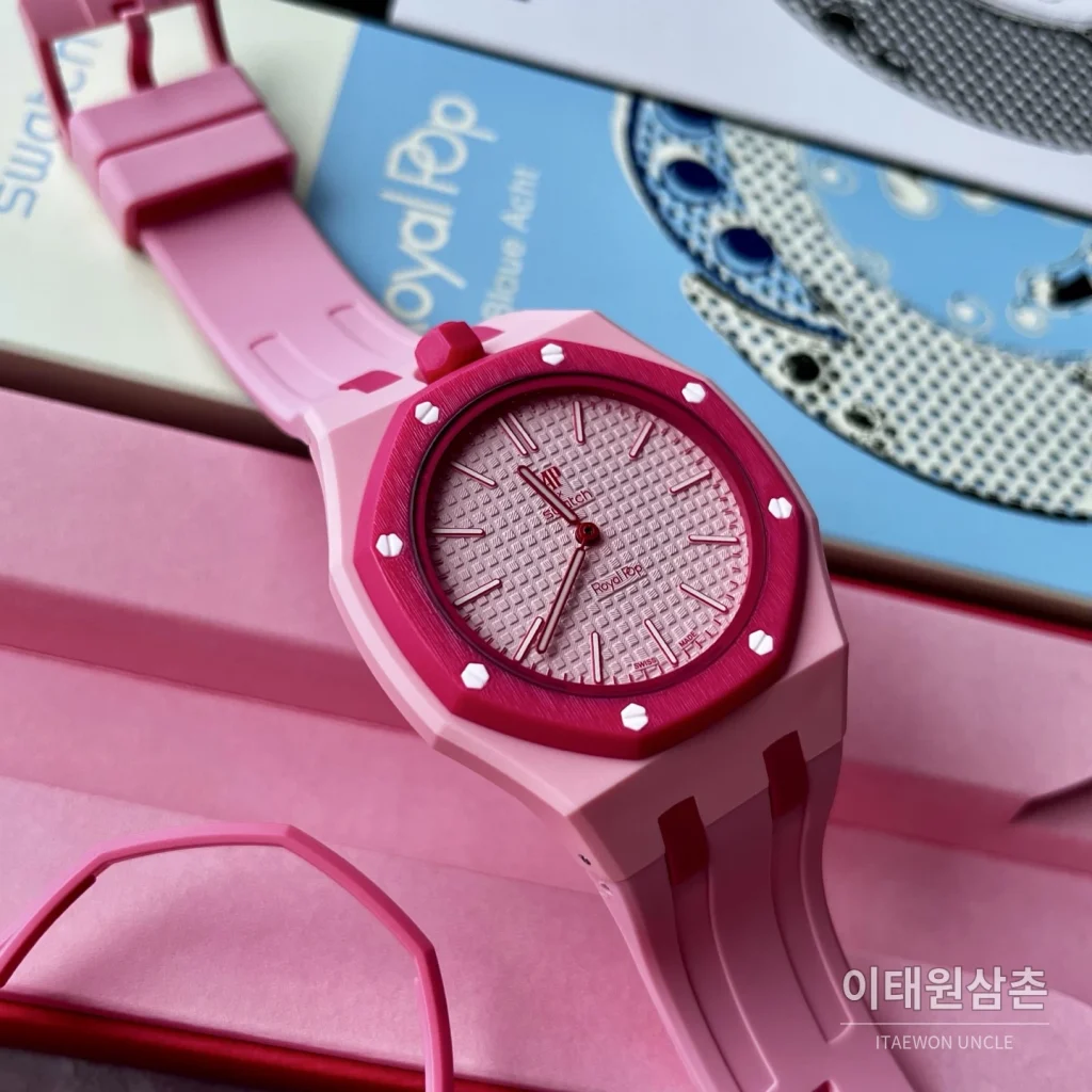 오데마피게 스와치 로열 팝 스타일 바이오세라믹 쿼츠 42mm 탄 핑크 다이얼 핑크 러버 스트랩