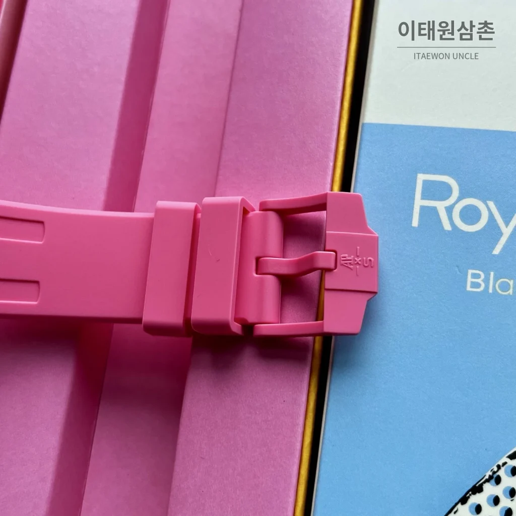 오데마피게 스와치 로열 팝 스타일 바이오세라믹 쿼츠 42mm 탄 민트 다이얼 핑크 러버 스트랩