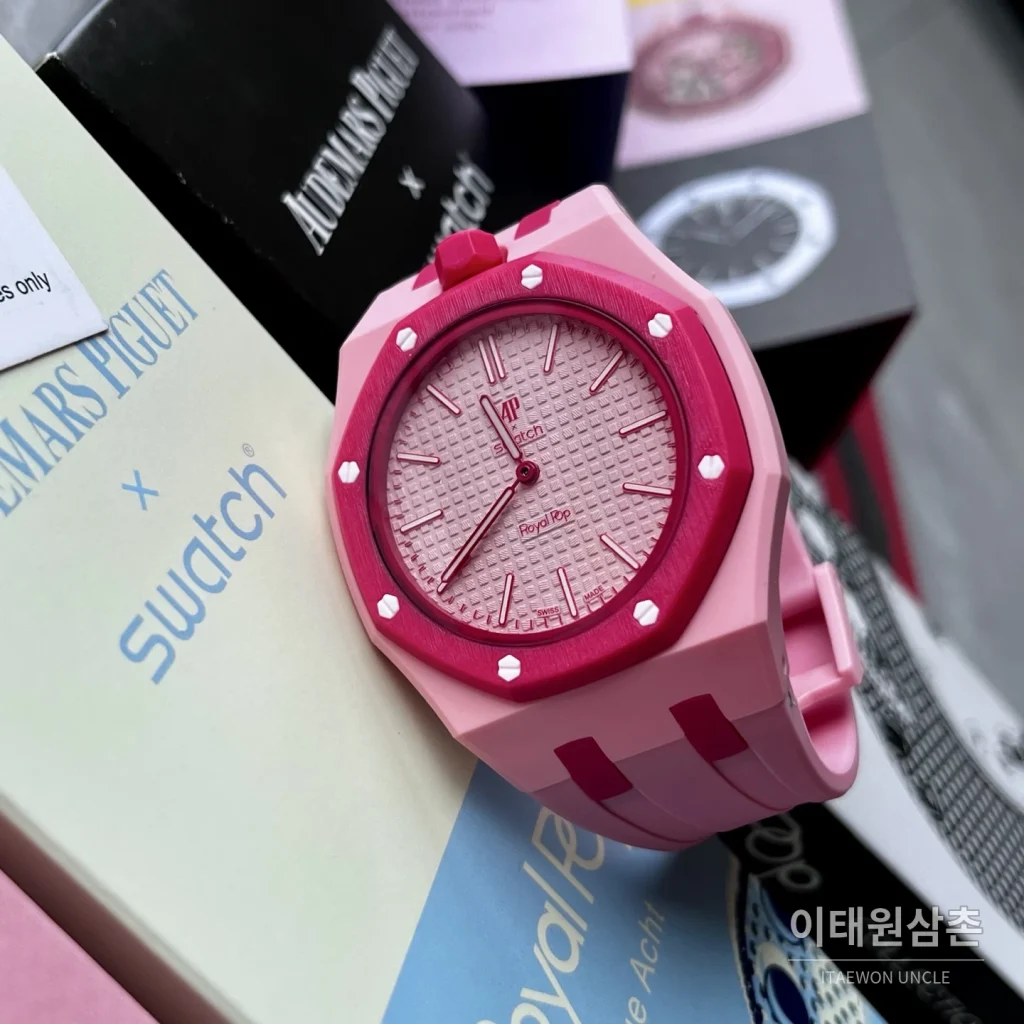 오데마피게 스와치 로열 팝 스타일 바이오세라믹 쿼츠 42mm 탄 핑크 다이얼 핑크 러버 스트랩