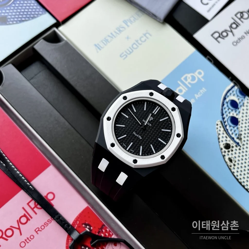 오데마피게 스와치 로열 팝 스타일 바이오세라믹 쿼츠 42mm 탄 블랙 다이얼 블랙 러버 스트랩
