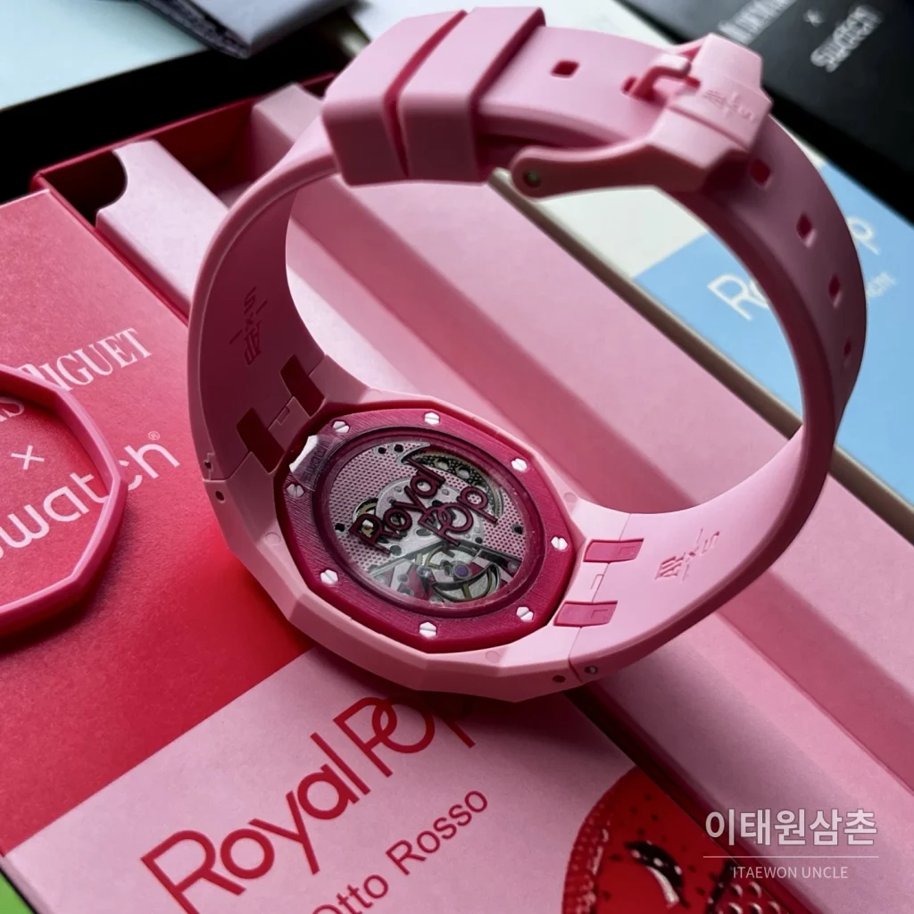 오데마피게 스와치 로열 팝 스타일 바이오세라믹 쿼츠 42mm 탄 핑크 다이얼 핑크 러버 스트랩