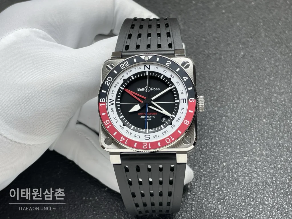 벨앤로스 BR-03 GMT 컴퍼스 스테인리스 GMT 오토매틱 42mm BR0393 블랙 다이얼 블랙 러버 스트랩 레드 베젤