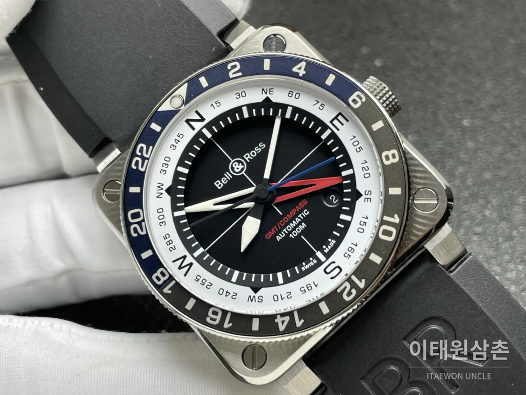 벨앤로스 BR-03 GMT 컴퍼스 스테인리스 GMT 오토매틱 42mm BR0393 블랙 다이얼 블랙 러버 스트랩 네이비 베젤