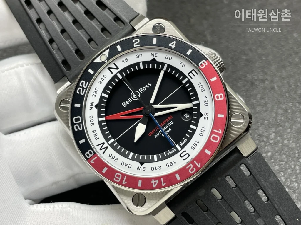 벨앤로스 BR-03 GMT 컴퍼스 스테인리스 GMT 오토매틱 42mm BR0393 블랙 다이얼 블랙 러버 스트랩 레드 베젤