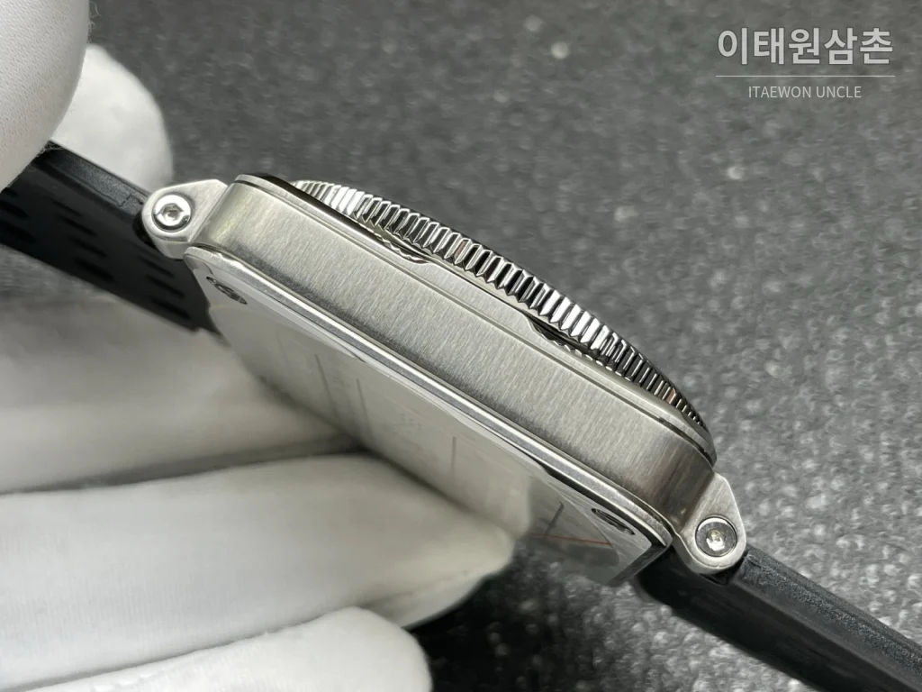 벨앤로스 BR-03 GMT 컴퍼스 스테인리스 GMT 오토매틱 42mm BR0393 블랙 다이얼 블랙 러버 스트랩 레드 베젤