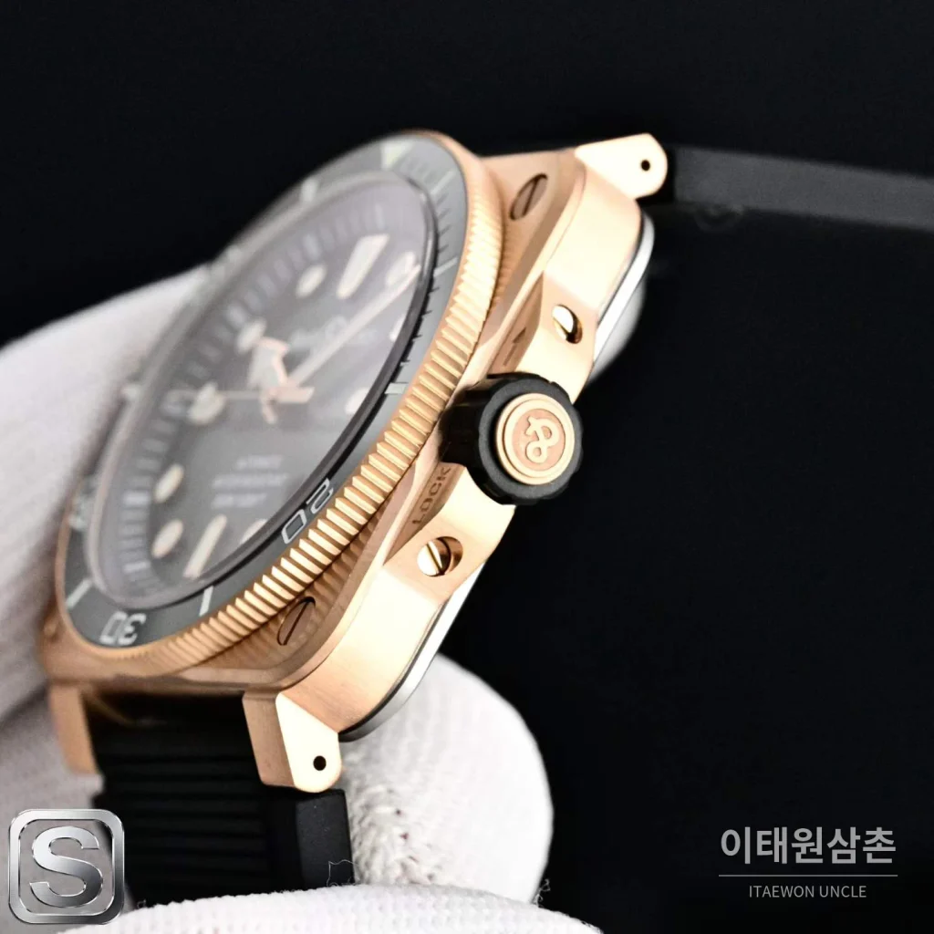 벨앤로스 BR03A 스틸 세라믹베젤 블랙다이얼 오토매틱 42mm 블랙 러버 스트랩