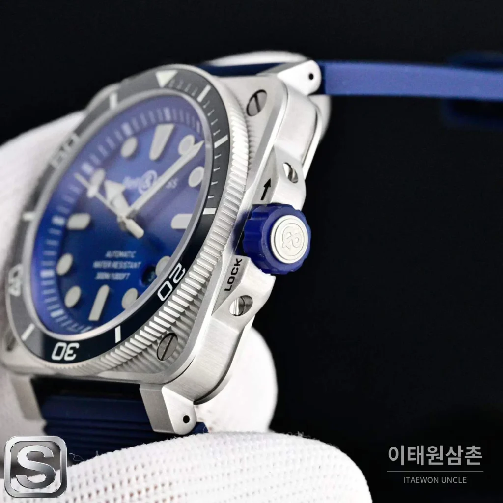 벨앤로스 BR03A 스틸 세라믹베젤 블랙다이얼 오토매틱 42mm 블루 러버 스트랩