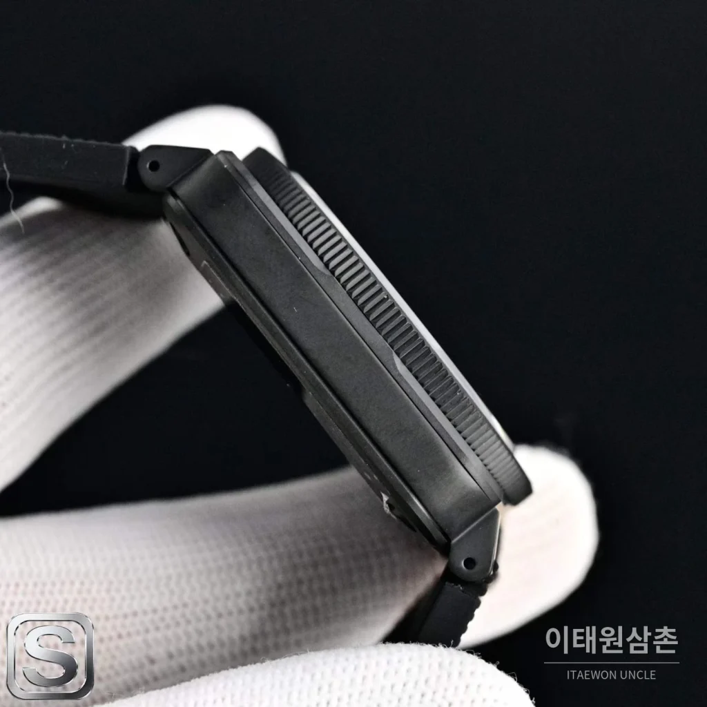 벨앤로스 BR03A 스틸 세라믹베젤 블랙다이얼 오토매틱 42mm 블랙 러버 스트랩 (2)