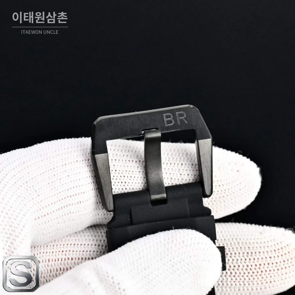 벨앤로스 BR03A 스틸 세라믹베젤 블랙다이얼 오토매틱 42mm 블랙 러버 스트랩 (2)