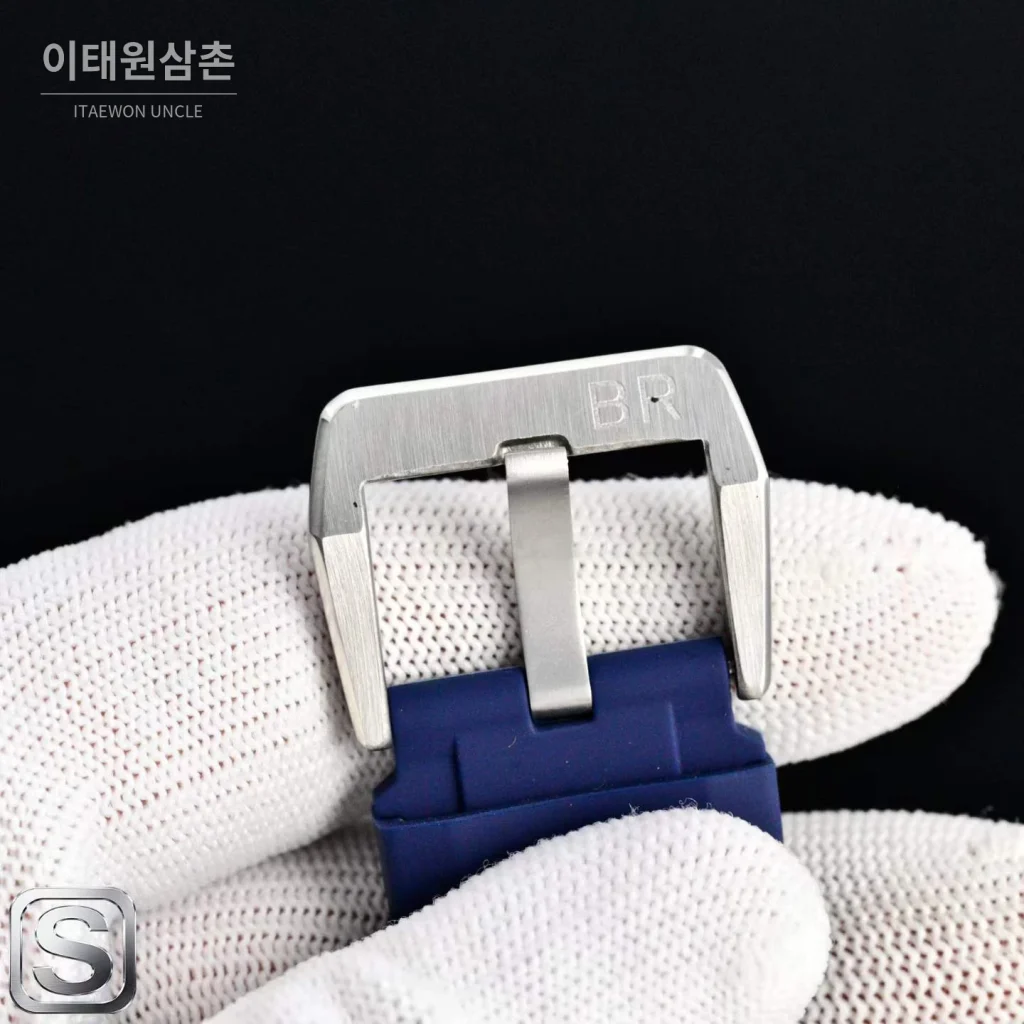 벨앤로스 BR03A 스틸 세라믹베젤 블랙다이얼 오토매틱 42mm 블루 러버 스트랩