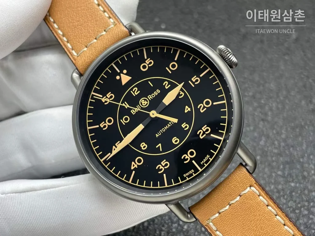 벨앤로스 빈티지 그레이PVD 스틸 블랙다이얼 오토매틱 45mm 브라운 가죽 스트랩 그레이 베젤