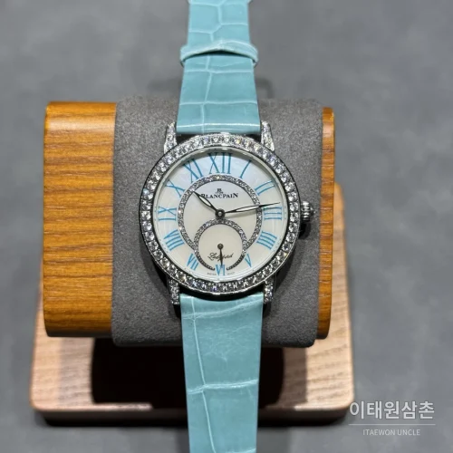 블랑팡 다이아몬드 볼 오토매틱 34.9mm 자개 다이얼 아이스블루 가죽 스트랩 실버 베젤