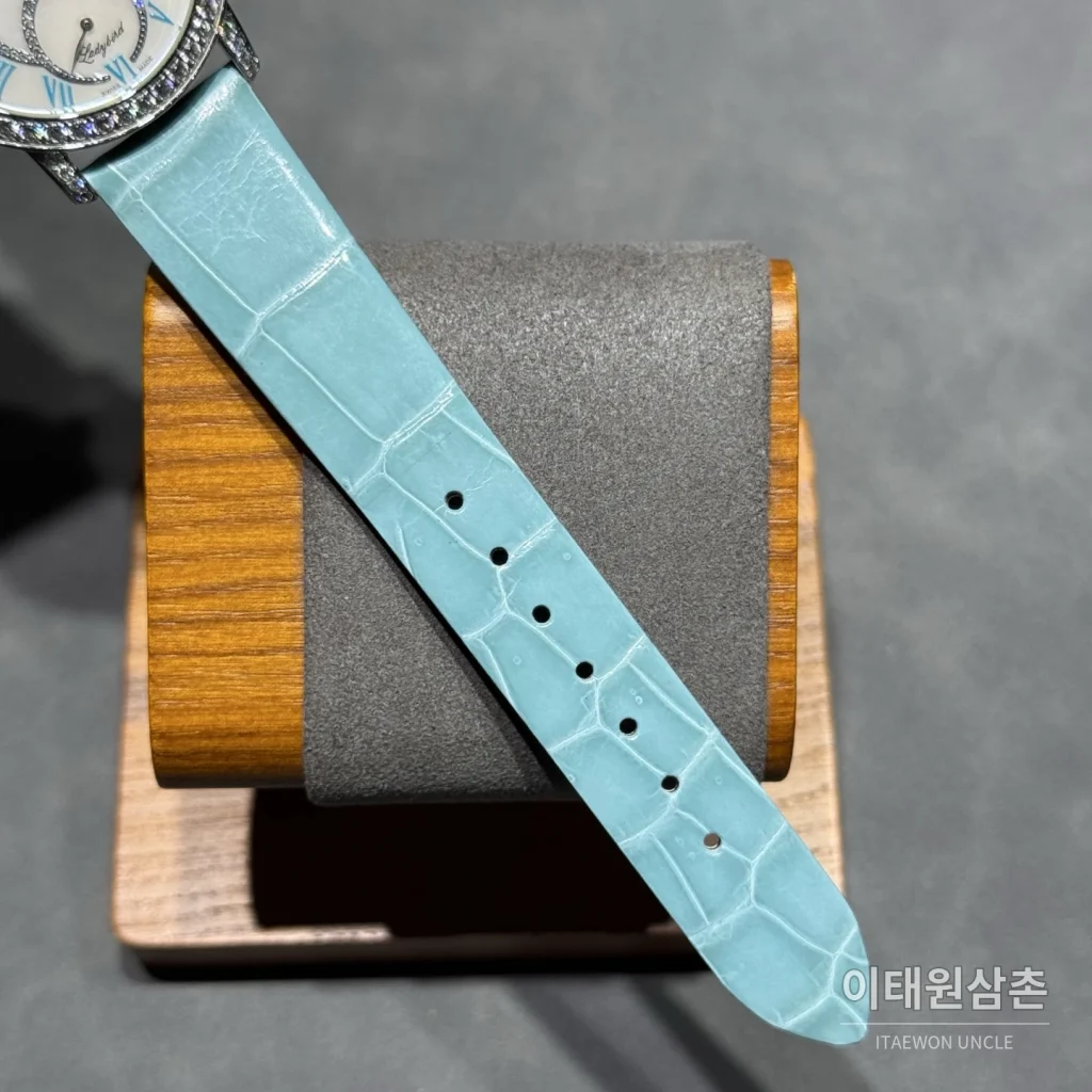 블랑팡 다이아몬드 볼 오토매틱 34.9mm 자개 다이얼 아이스블루 가죽 스트랩 실버 베젤