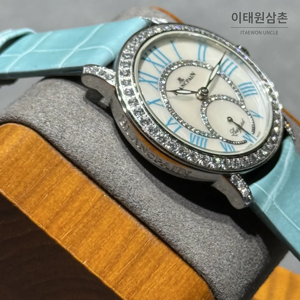 블랑팡 다이아몬드 볼 오토매틱 34.9mm 자개 다이얼 아이스블루 가죽 스트랩 실버 베젤