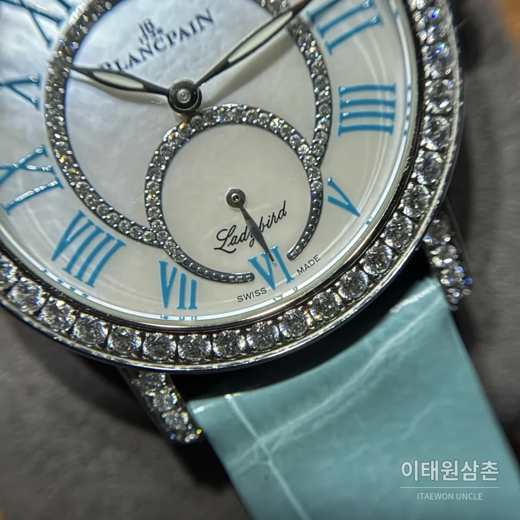 블랑팡 다이아몬드 볼 오토매틱 34.9mm 자개 다이얼 아이스블루 가죽 스트랩 실버 베젤